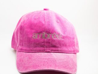 Casquette rose fuchsia brodée Ambrée en coton, vue de face