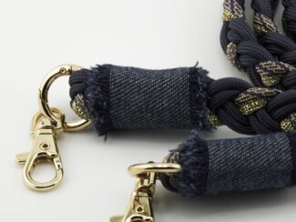 Cordon tressé bleu nuit avec embouts en tissu denim et mousquetons dorés – accessoire téléphone Ambrée