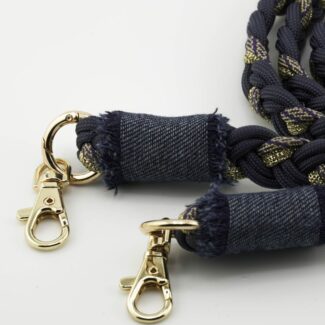 Cordon tressé bleu nuit avec embouts en tissu denim et mousquetons dorés – accessoire téléphone Ambrée