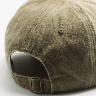 Vue arrière d’une casquette en denim vert olive avec boucle de réglage en métal – modèle Ambrée