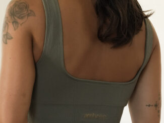 alt="brassière Glow Club olive texture activewear ambrée"