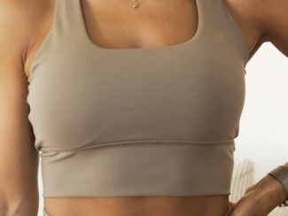 alt : Brassière Glow Club – Taupe Essentials | ambrée. zoom logo doré