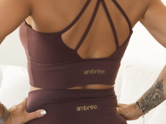 alt="brassière Glow Club burgundy edition activewear ambrée"