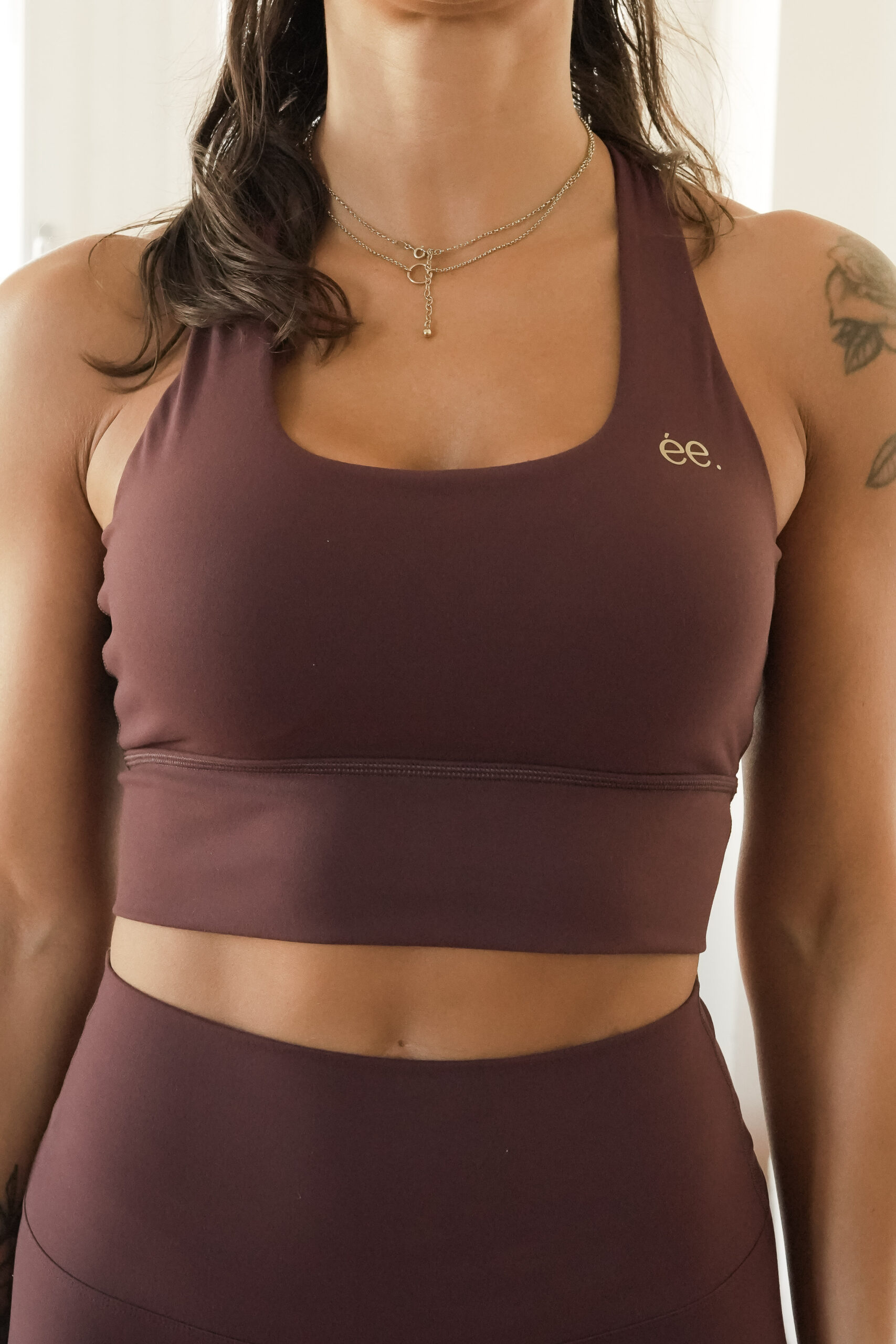alt="brassière Glow Club burgundy edition activewear ambrée"