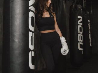 Ne-2040 alt : Legging Glow Club – Noir | ambrée. porté face