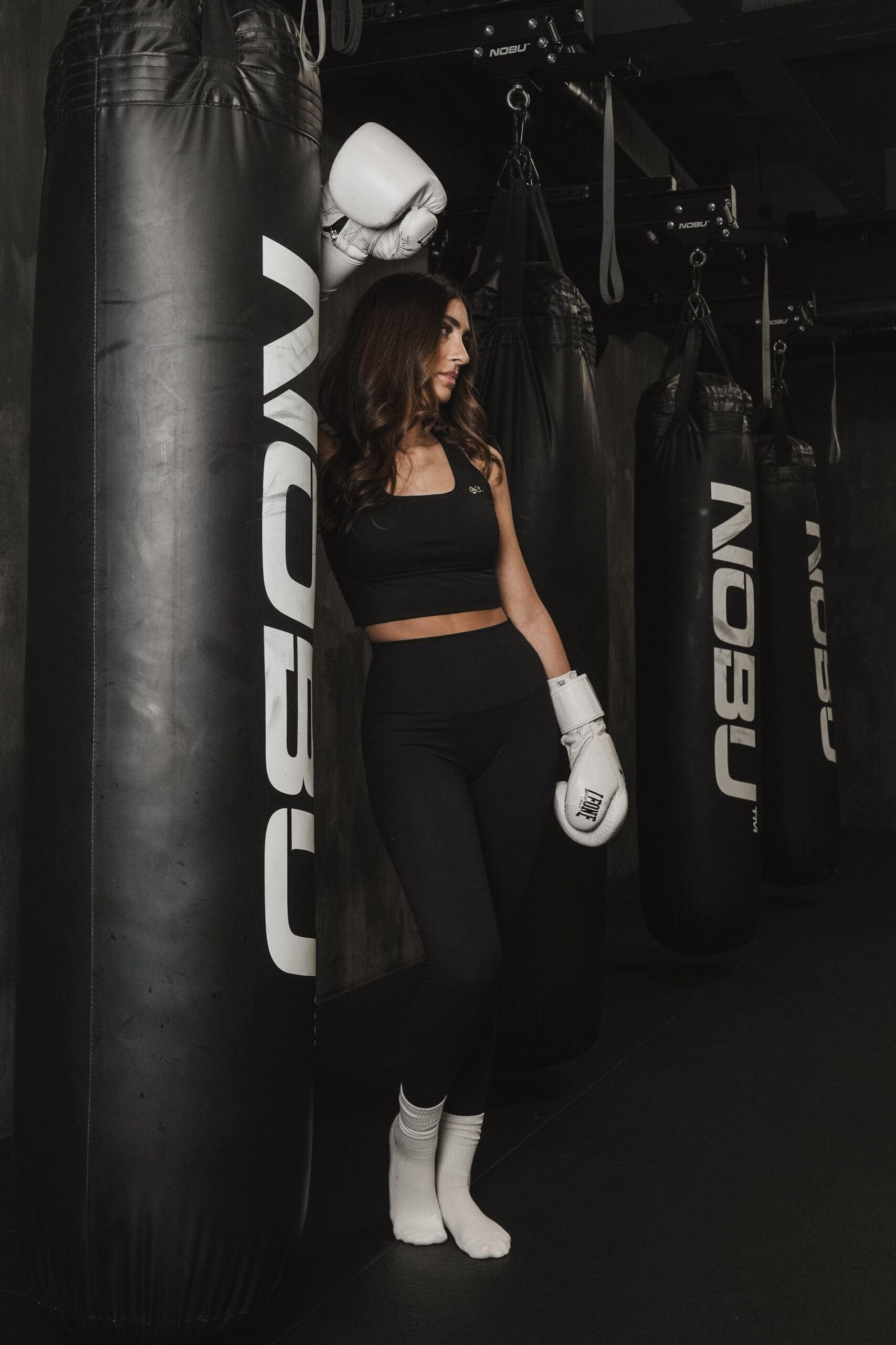 Ne-2040 alt : Legging Glow Club – Noir | ambrée. porté face